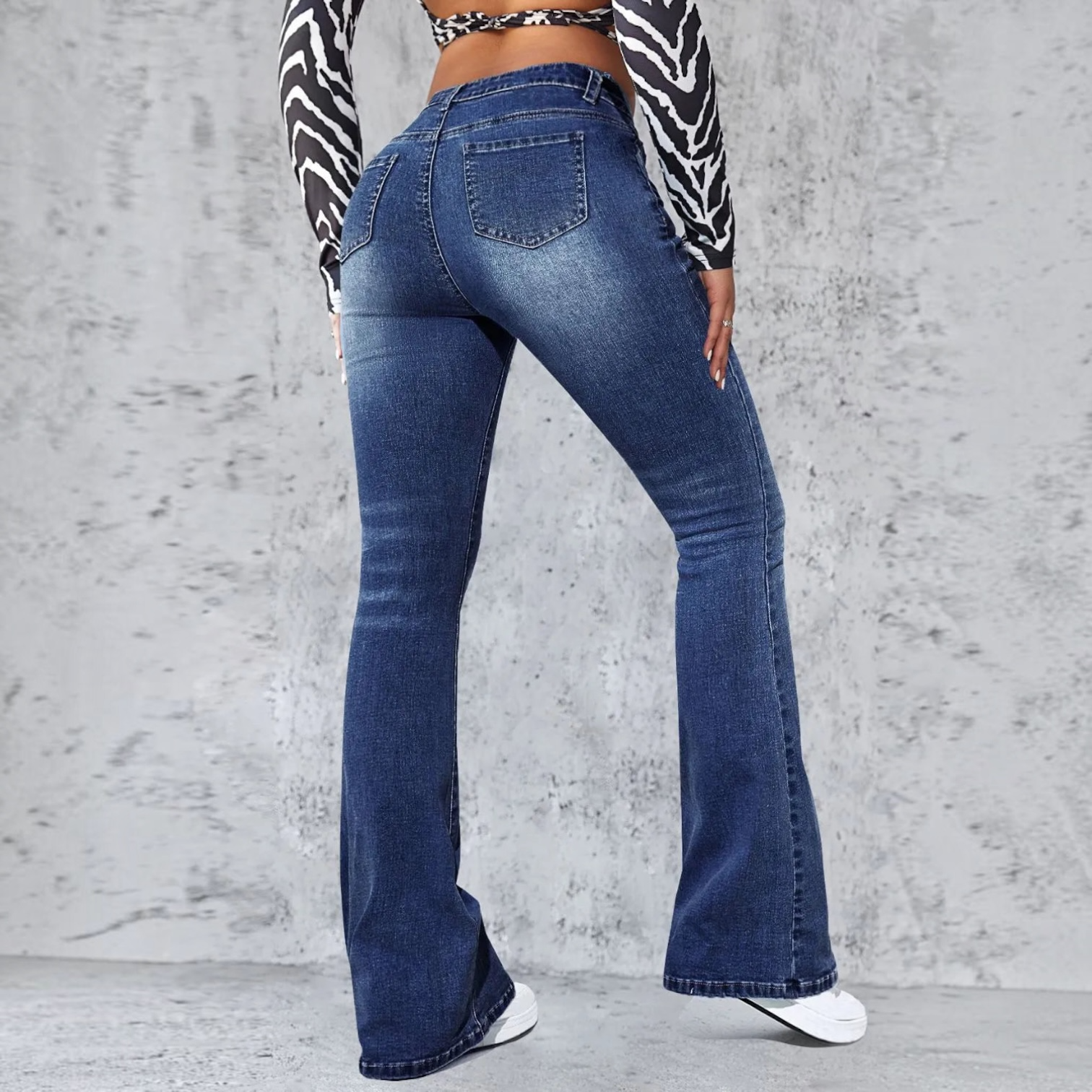 Pretty Toxic High Rise Jeans with Pockets, graphic close-up